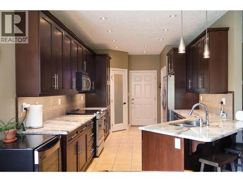 1448 Hemlock Street, Golden, BC - Indoor Photo Showing Kitchen With Upgraded Kitchen
