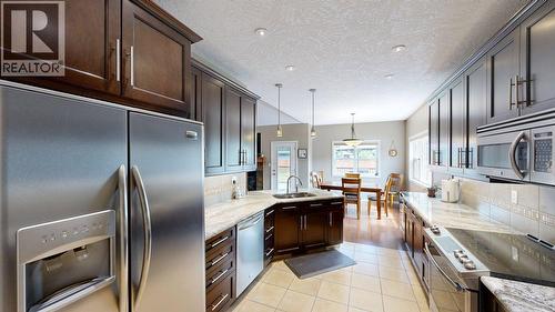 1448 Hemlock Street, Golden, BC - Indoor Photo Showing Kitchen With Upgraded Kitchen