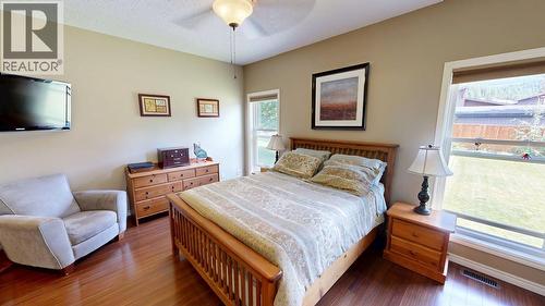 1448 Hemlock Street, Golden, BC - Indoor Photo Showing Bedroom