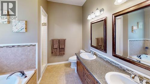 1448 Hemlock Street, Golden, BC - Indoor Photo Showing Bathroom