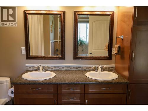 1448 Hemlock Street, Golden, BC - Indoor Photo Showing Bathroom