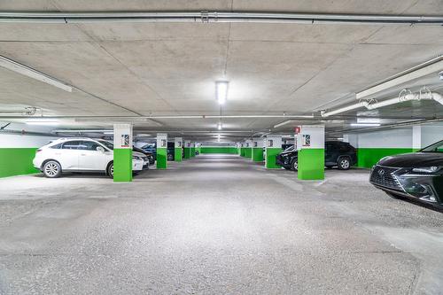 Garage - 1601-3488 Ch. De La Côte-Des-Neiges, Montréal (Ville-Marie), QC - Indoor Photo Showing Garage