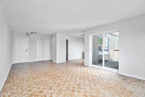 Salon - 1601-3488 Ch. De La Côte-Des-Neiges, Montréal (Ville-Marie), QC - Indoor Photo Showing Other Room