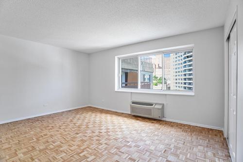 Chambre à coucher principale - 1601-3488 Ch. De La Côte-Des-Neiges, Montréal (Ville-Marie), QC - Indoor Photo Showing Other Room