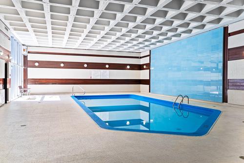 Piscine - 1601-3488 Ch. De La Côte-Des-Neiges, Montréal (Ville-Marie), QC - Indoor Photo Showing Other Room With In Ground Pool