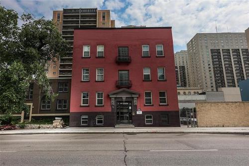 3-79 Smith ST  Winnipeg, MB R3C 1J4