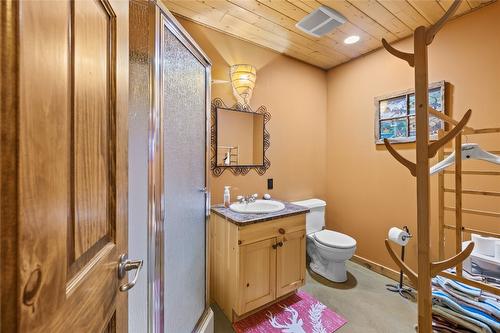 128 River Bend Lane, Kimberley, BC - Indoor Photo Showing Bathroom