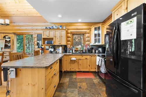 128 River Bend Lane, Kimberley, BC - Indoor Photo Showing Kitchen