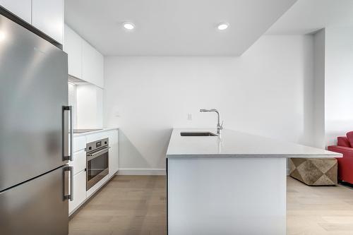 Cuisine - 2818-1210 Rue Jeanne-Mance, Montréal (Ville-Marie), QC - Indoor Photo Showing Kitchen With Stainless Steel Kitchen