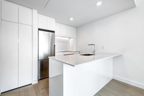 Cuisine - 2818-1210 Rue Jeanne-Mance, Montréal (Ville-Marie), QC - Indoor Photo Showing Kitchen With Upgraded Kitchen