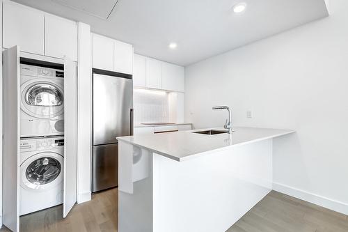 Cuisine - 2818-1210 Rue Jeanne-Mance, Montréal (Ville-Marie), QC - Indoor Photo Showing Laundry Room