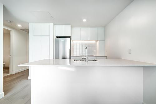 Cuisine - 2818-1210 Rue Jeanne-Mance, Montréal (Ville-Marie), QC - Indoor Photo Showing Kitchen With Upgraded Kitchen