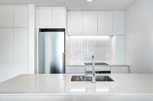 Cuisine - 2818-1210 Rue Jeanne-Mance, Montréal (Ville-Marie), QC - Indoor Photo Showing Kitchen With Upgraded Kitchen