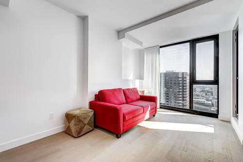 Salon - 2818-1210 Rue Jeanne-Mance, Montréal (Ville-Marie), QC - Indoor