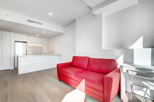 Salon - 2818-1210 Rue Jeanne-Mance, Montréal (Ville-Marie), QC - Indoor