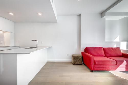 Salon - 2818-1210 Rue Jeanne-Mance, Montréal (Ville-Marie), QC - Indoor