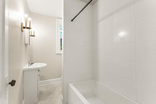 Bathroom - 1-644 Rue Prospect, Sherbrooke (Les Nations), QC - Indoor Photo Showing Bathroom