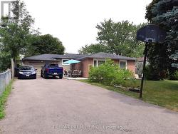 32 DUNBLAINE CRESCENT  Brampton, ON L6T 3H2