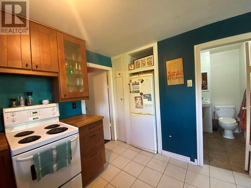 301 Hart Street, Nelson, BC - Indoor Photo Showing Kitchen