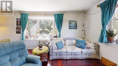 301 Hart Street, Nelson, BC - Indoor Photo Showing Living Room