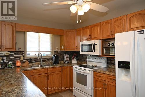 Kitchen - 26 Heritage Drive, Prince Edward County (Wellington), ON 