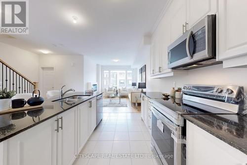 6 Marvin Avenue, Oakville, ON - Indoor Photo Showing Kitchen With Upgraded Kitchen