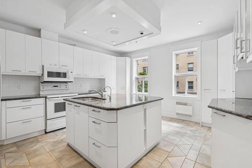 Kitchen - 1-2090 Rue Sherbrooke O., Montréal (Ville-Marie), QC - Indoor Photo Showing Kitchen