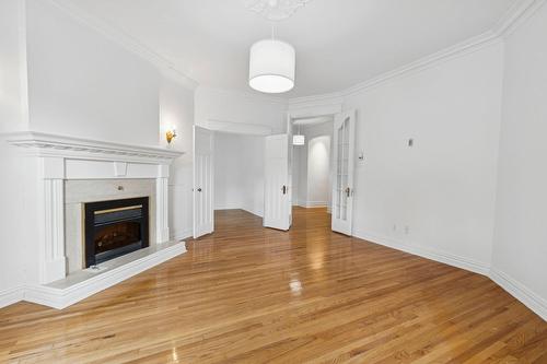 Living room - 1-2090 Rue Sherbrooke O., Montréal (Ville-Marie), QC - Indoor Photo Showing Living Room With Fireplace