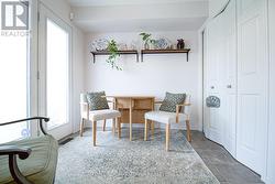 Breakfast + balcony (washer & dryer in the closet) - 