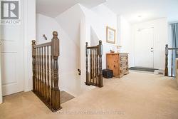 Entrance hallway and access to the basement - 