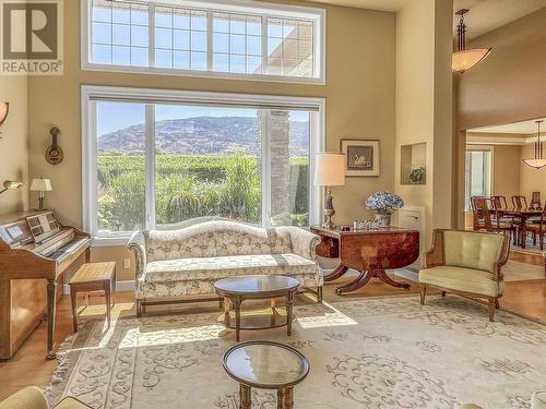 10411 81St Street, Osoyoos, BC - Indoor Photo Showing Living Room