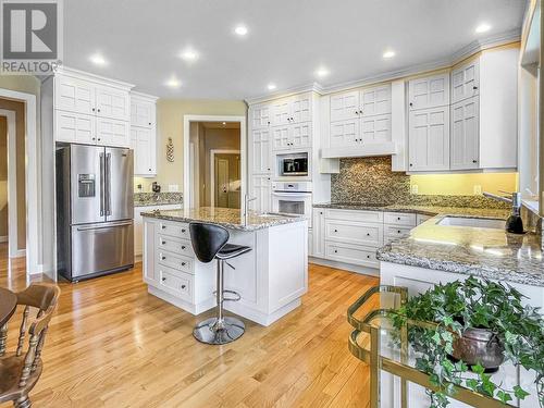 10411 81St Street, Osoyoos, BC - Indoor Photo Showing Kitchen With Upgraded Kitchen