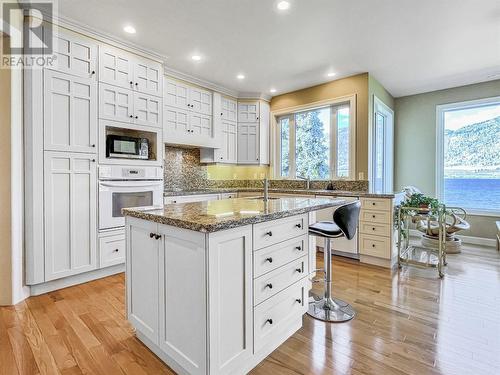 10411 81St Street, Osoyoos, BC - Indoor Photo Showing Kitchen With Upgraded Kitchen