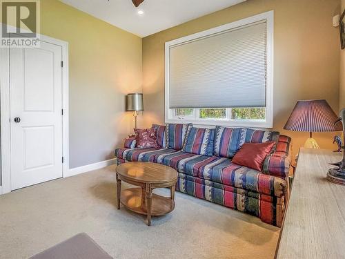 10411 81St Street, Osoyoos, BC - Indoor Photo Showing Living Room