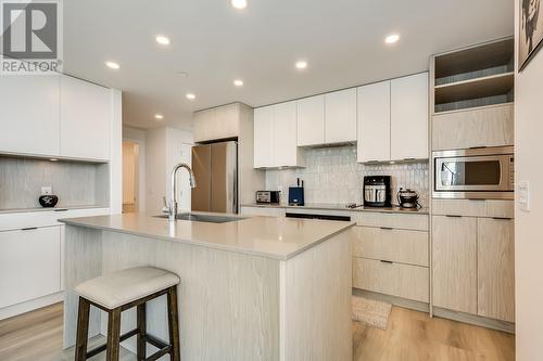 1488 Bertram Street Unit# 2502, Kelowna, BC - Indoor Photo Showing Kitchen With Upgraded Kitchen