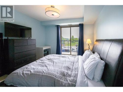 205 Third Avenue Unit# 2114, Invermere, BC - Indoor Photo Showing Bedroom