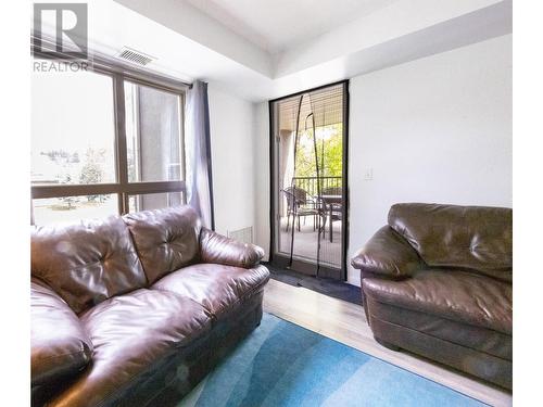 205 Third Avenue Unit# 2114, Invermere, BC - Indoor Photo Showing Living Room