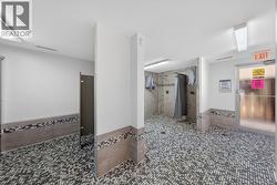SHOWER . CHANGE ROOMS - 