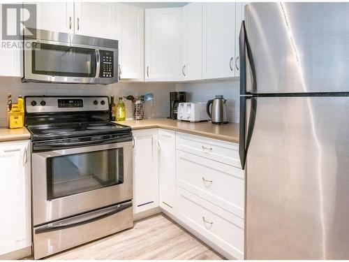 205 Third Avenue Unit# 2114, Invermere, BC - Indoor Photo Showing Kitchen