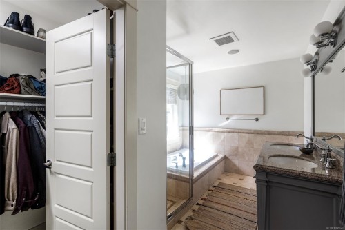590 Simcoe St, Victoria, BC - Indoor Photo Showing Bathroom