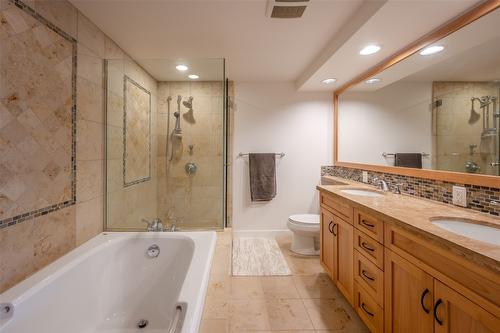 401-160 Lakeshore Drive, Penticton, BC - Indoor Photo Showing Bathroom