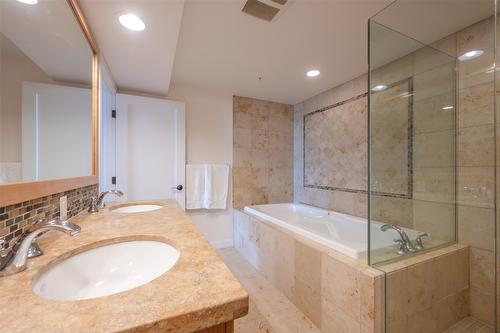 401-160 Lakeshore Drive, Penticton, BC - Indoor Photo Showing Bathroom