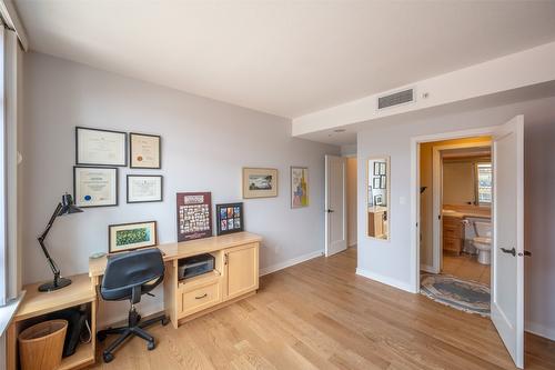 401-160 Lakeshore Drive, Penticton, BC - Indoor Photo Showing Office