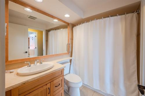 401-160 Lakeshore Drive, Penticton, BC - Indoor Photo Showing Bathroom