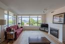 401-160 Lakeshore Drive, Penticton, BC  - Indoor Photo Showing Living Room With Fireplace 