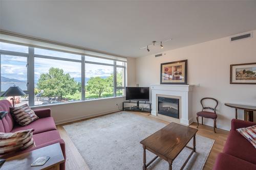 401-160 Lakeshore Drive, Penticton, BC - Indoor Photo Showing Living Room With Fireplace