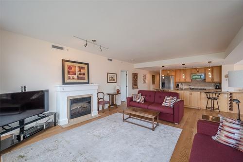 401-160 Lakeshore Drive, Penticton, BC - Indoor Photo Showing Living Room With Fireplace
