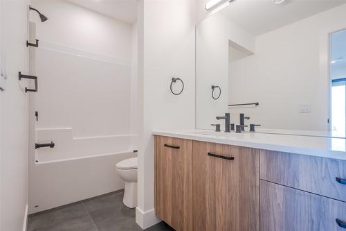 1075 Elk Street, Penticton, BC - Indoor Photo Showing Bathroom