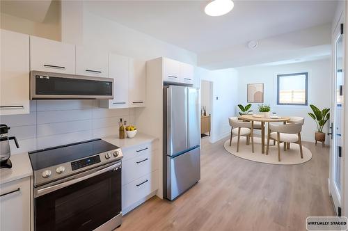 1075 Elk Street, Penticton, BC - Indoor Photo Showing Kitchen
