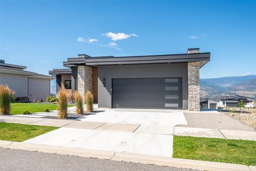 1075 Elk Street, Penticton, BC - Outdoor